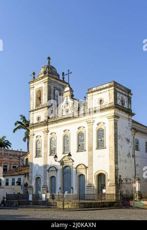 Facciata di un'antica chiesa cattolica creata nel 18th secolo nel distretto di Pelourinho Foto Stock