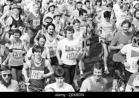 London Marathon 1982, sponsorizzato da Gillette, domenica 9th maggio 1982. Foto Stock