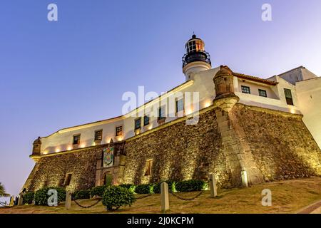 Tramonto presso il vecchio e storico forte e faro barra muro Foto Stock