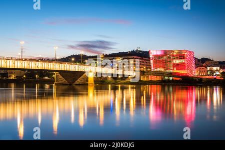 LINZ, AUSTRIA - il Centro Ars Electronica o AEC è un centro per le arti elettroniche gestito da Ars Electronica con sede a Linz, Austr Foto Stock