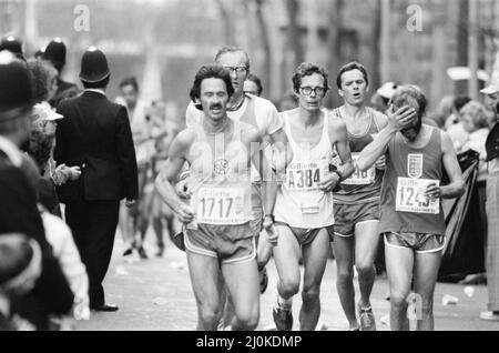 London Marathon 1982, sponsorizzato da Gillette, domenica 9th maggio 1982. Foto Stock