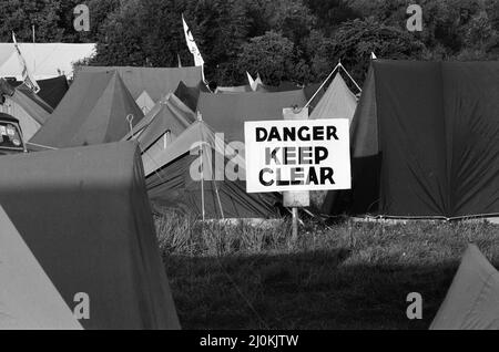 Festival Goers al National Rock Festival 20th, che si svolge dal 22nd al 24th agosto, a Richfield Avenue, Reading, agosto 1980. Foto Stock