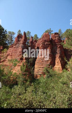 Scogliere di ocra vicino a Roussillon Foto Stock