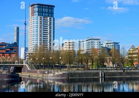 Il Fortis Quay (Northill Apartments), sopra Salford Quays. Salford, Manchester, Inghilterra, Regno Unito Foto Stock