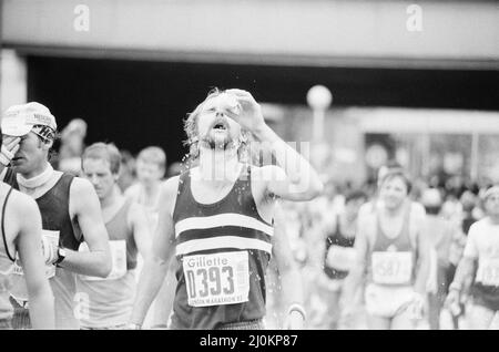 London Marathon 1982, sponsorizzato da Gillette, domenica 9th maggio 1982. Foto Stock