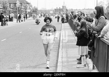 London Marathon 1982, sponsorizzato da Gillette, domenica 9th maggio 1982. Foto Stock