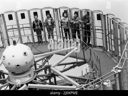 Scenes at Bembom Brothers White Knuckle Theme Park (precedentemente noto come Dreamland) a Margate, Kent. Raffigurato il giro Meteor. 5th aprile 1982. Foto Stock