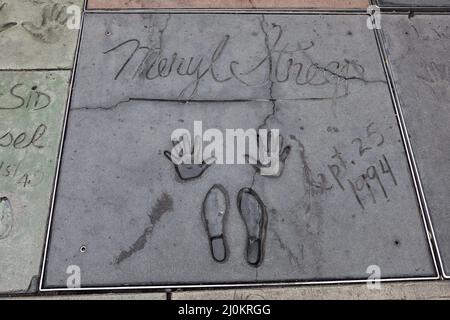 HOLLYWOOD, CALIFORNIA, USA - LUGLIO 29 : Meryl Streep firma e stampe a mano a Hollywood il 29 luglio 2011 Foto Stock