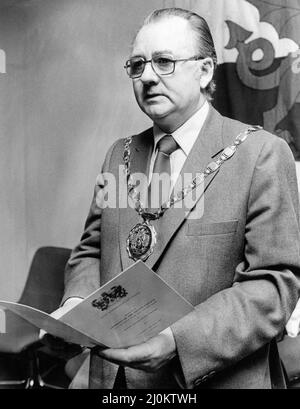 Jack Brooks, Barone Brooks di Tremorfa (1979), insediato come nuovo Presidente del Consiglio della Contea, 19th maggio 1981. La cerimonia si è svolta presso gli uffici del consiglio di Cardiff, Galles, Foto Stock