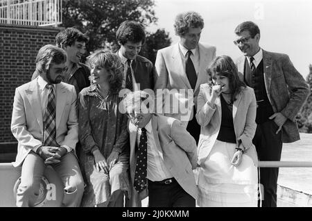 BBC Television annuncia i nuovi programmi autunnali oggi. Il nuovo team 'that's Life', Michael Groth, Bill Buckley, Esther Rantzen, Gavin Campbell, Joanna Monro e Doc Cox sono raffigurati con Noel Edmonds e Paul Daniels. 17th agosto 1982. Foto Stock