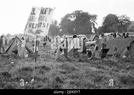 Festival Goers al National Rock Festival 20th, che si svolge dal 22nd al 24th agosto, a Richfield Avenue, Reading, agosto 1980. Foto Stock