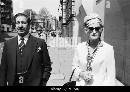 Scene fuori dal Bailey vecchio l'ultimo giorno del processo di Peter Sutcliffe, lo Yorkshire Ripper. Assistente Capo Constable Jim Hobson lasciando il tribunale. 24th maggio 1981. Foto Stock