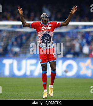 Napoli, Italia. 19th Mar 2022. Victor Osimhen di Napoli celebra il suo primo goal durante una partita di calcio della Serie A tra Napoli e Udinese a Napoli, Italia, il 19 marzo 2022. Credit: Str/Xinhua/Alamy Live News Foto Stock