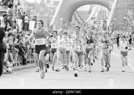 London Marathon 1982, sponsorizzato da Gillette, domenica 9th maggio 1982. Foto Stock