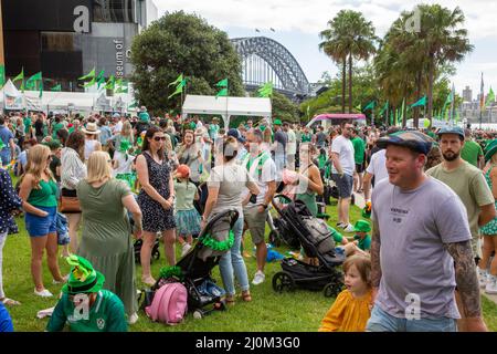 Sydney, Australia. 20th marzo 2022. Il festival del giorno di San Patrizio nel First Fleet Park nella zona Rocks di Sydney. Credit: Richard Milnes/Alamy Live News Foto Stock