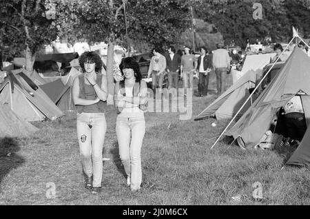 Festival Goers al National Rock Festival 20th, che si svolge dal 22nd al 24th agosto, a Richfield Avenue, Reading, agosto 1980. Foto Stock