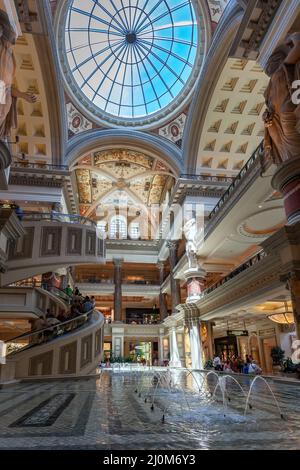 LAS VEGAS, NEVADA, Stati Uniti d'America - 2 AGOSTO : Forum shopping Mall in Las Vegas, Nevada, Stati Uniti d'America il 2 agosto 2011. Persone non identificate Foto Stock