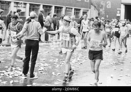 London Marathon 1982, sponsorizzato da Gillette, domenica 9th maggio 1982. Foto Stock