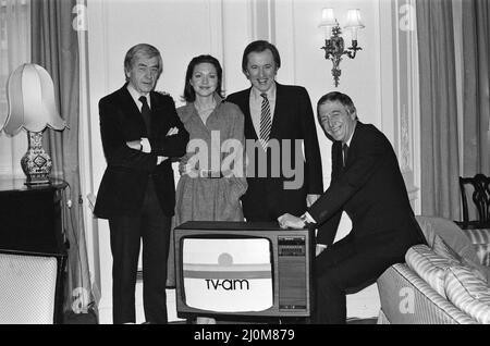 I relatori del nuovo show televisivo per la colazione 'TV-am' - Robert Kee, Anna Ford, David Frost e Michael Parkinson. 1982. Foto Stock
