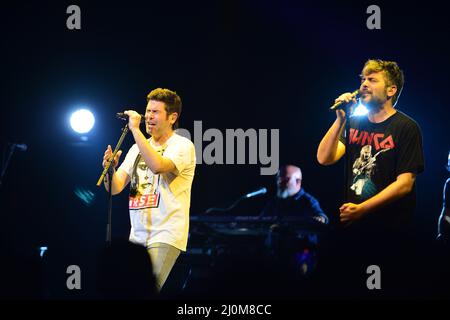 MIAMI, Florida - 18 MARZO: Jose Manuel Munoz Calvo e David Munoz Calvo di Estopa si esibiscono dal vivo sul palco al James L Knight Center il 18 marzo 2022 a Miami, Florida. (Foto di JL/Sipa USA) Credit: Sipa USA/Alamy Live News Foto Stock