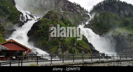 Cascata gigante in Hardanger, Norvegia Foto Stock