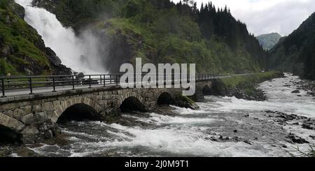 Cascata gigante in Hardanger, Norvegia Foto Stock