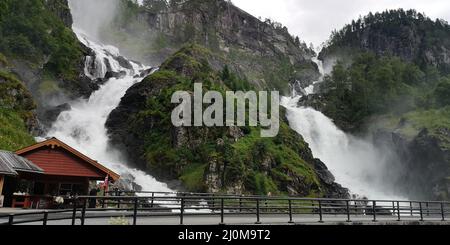 Cascata gigante in Hardanger, Norvegia Foto Stock