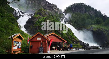 Cascata gigante in Hardanger, Norvegia Foto Stock