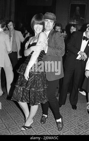 Kiki Dee ed Elton John partecipano ad un ricevimento della Camera dei Comuni, invitato insieme ad altre star pop dal Ministro delle Arti, Norman St John-Stevas. 3rd agosto 1980. Foto Stock