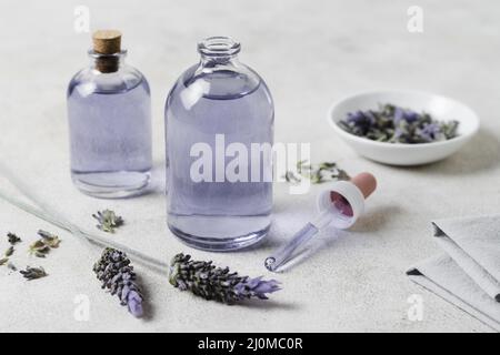 Oli di lavanda naturali ad alta vista Foto Stock