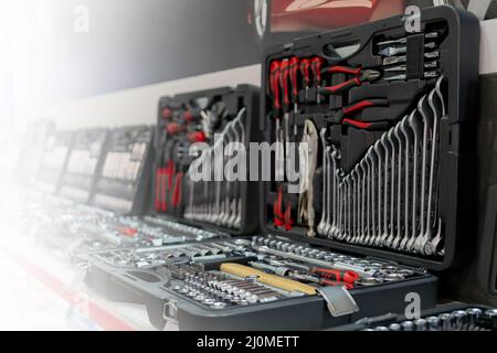 Kit attrezzi per la riparazione auto. Riparare le anomalie su strada e in  officina Foto stock - Alamy