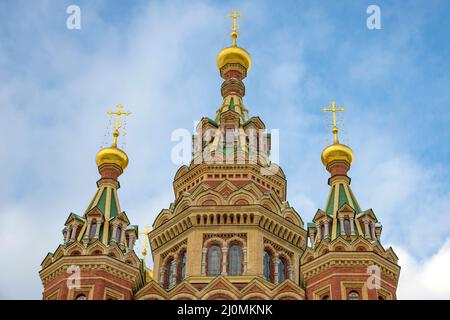 Frammento di un'antica Cattedrale dei Santi Apostoli Pietro e Paolo. Peterhof, Russia Foto Stock