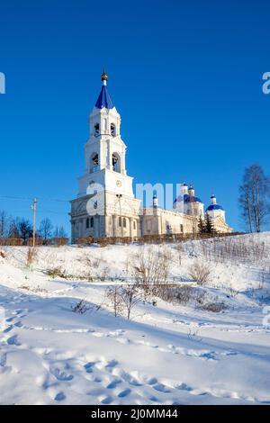 La vecchia Cattedrale della Risurrezione, soleggiato giorno di gennaio. Kashin, regione di Tver. Russia Foto Stock