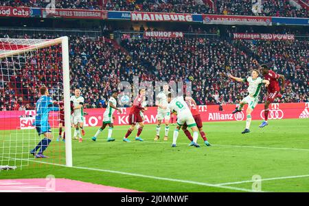 Tanguy Nianzou, FCB 23 punteggi, spara gol , Tor, Treffer, Torschuss, 2-0 contro Paul Jaeckel, Union Berlin 3 , Andreas Luthe, Union Berlin 1 nella partita FC BAYERN München - 1.FC UNION BERLIN 1.German Football League il 19 marzo 2022 a Monaco di Baviera, Germania. Stagione 2021/2022, giorno di festa 27, 1.Bundesliga, FCB, München, 27.Spieltag. FCB, © Peter Schatz / Alamy Live News - LE NORMATIVE DFL VIETANO L'USO DI FOTOGRAFIE come SEQUENZE DI IMMAGINI e/o QUASI-VIDEO - Foto Stock