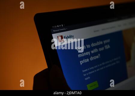 Il sito Web britannico di Fidelity Invesments su un tablet Foto Stock
