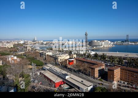 Vista di Barcellona con la funivia per Montjuic montagna Foto Stock