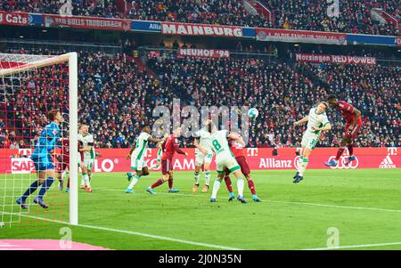 Tanguy Nianzou, FCB 23 punteggi, spara gol , Tor, Treffer, Torschuss, 2-0 contro Paul Jaeckel, Union Berlin 3 Andreas Luthe, Union Berlin 1 nella partita FC BAYERN München - 1.FC UNION BERLIN 4-0 1.German Football League il 19 marzo 2022 a Monaco di Baviera, Germania. Stagione 2021/2022, giorno di festa 27, 1.Bundesliga, FCB, München, 27.Spieltag. FCB, © Peter Schatz / Alamy Live News - LE NORMATIVE DFL VIETANO L'USO DI FOTOGRAFIE come SEQUENZE DI IMMAGINI e/o QUASI-VIDEO - Foto Stock