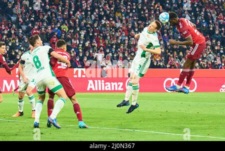 Tanguy Nianzou, FCB 23 punteggi, spara gol , Tor, Treffer, Torschuss, 2-0 contro Paul Jaeckel, Union Berlin 3 nella partita FC BAYERN München - 1.FC UNION BERLIN 4-0 1.German Football League il 19 marzo 2022 a Monaco di Baviera, Germania. Stagione 2021/2022, giorno di festa 27, 1.Bundesliga, FCB, München, 27.Spieltag. FCB, © Peter Schatz / Alamy Live News - LE NORMATIVE DFL VIETANO L'USO DI FOTOGRAFIE come SEQUENZE DI IMMAGINI e/o QUASI-VIDEO - Foto Stock