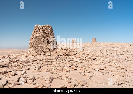 Tombe funerarie dell'età del bronzo vicino a Jaylah (Shir) nelle montagne occidentali di Hajar dell'Oman Foto Stock