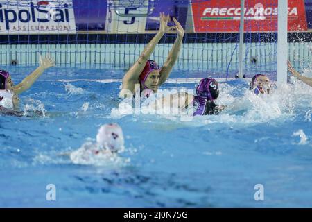 Roma, Italia. 19th Mar 2022. Fabiana Sparano (CSS Verona) durante SIS Roma vs CSS Verona, Italian Women's Coppa Italia waterpolo match a Roma, Italy, March 19 2022 Credit: Independent Photo Agency/Alamy Live News Foto Stock