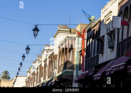 Fez o Fes è una città dell'entroterra settentrionale del Marocco e capitale della regione amministrativa di Fes-Meknes. Foto Stock