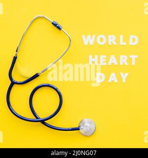 Vista dall'alto stetoscopio cuore giorno. Alta qualità e risoluzione bellissimo concetto di foto Foto Stock