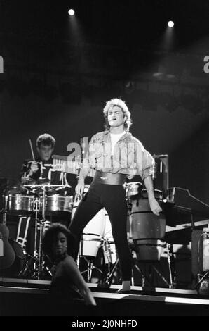 Pop gruppo Wham! In concerto a Whitley Bay. Dicembre 1984. Pop gruppo Wham! In concerto alla pista di pattinaggio su ghiaccio Whitley Bay. L'apertura del Big Tour. 4th dicembre 1984. Foto Stock