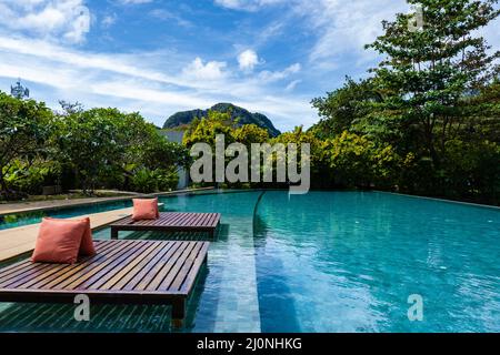 Koh Phi Phi Thailandia, Turquoise acque cristalline Thailandia Koh Pi Pi, vista panoramica aerea di Koh Phi Phi Island in Thailandia Foto Stock