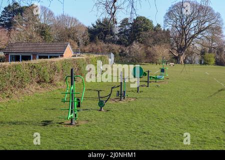 Palestra all'aperto in un parco locale Foto Stock