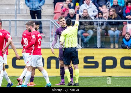 UTRECHT, PAESI BASSI - 20 MARZO: Arbitro Dennis Higler durante la partita olandese Eredivie tra il FC Utrecht e il FC Groningen allo Stadion Galgenwaard il 20 marzo 2022 a Utrecht, Paesi Bassi (Foto di Geert van Erven/Orange Pictures) Foto Stock