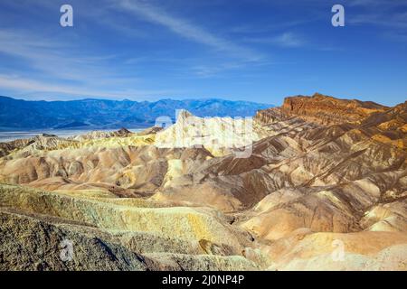 Paesaggio di erosione di varie tonalità Foto Stock