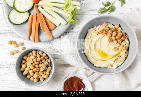 Vista dall'alto hummus con verdure ceci. Alta qualità e risoluzione bellissimo concetto di foto Foto Stock