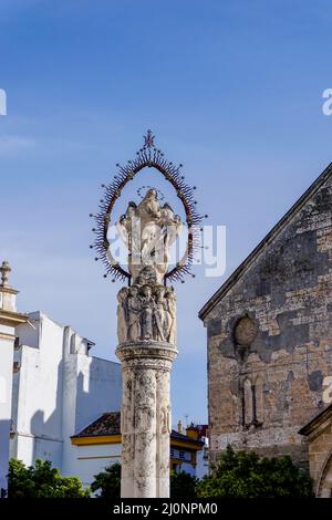 Jerez de la Frontera, Spagna - 12 marzo, 2022:veduta della statua storica di Plaza de la Asuncion nel centro della città di Jerez Foto Stock