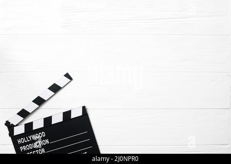 Aperto tavolo bianco clapperboard . Alta qualità e risoluzione bellissimo concetto di foto Foto Stock